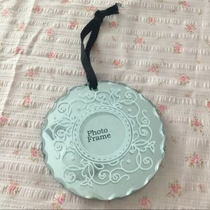 ✨NWOT Anthropologie Round Glass Photo Frame Christmas Ornament